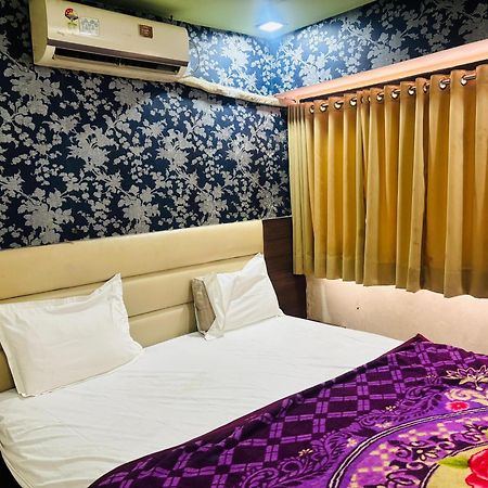 Hotel Greenwood Ahmedabad Exterior photo