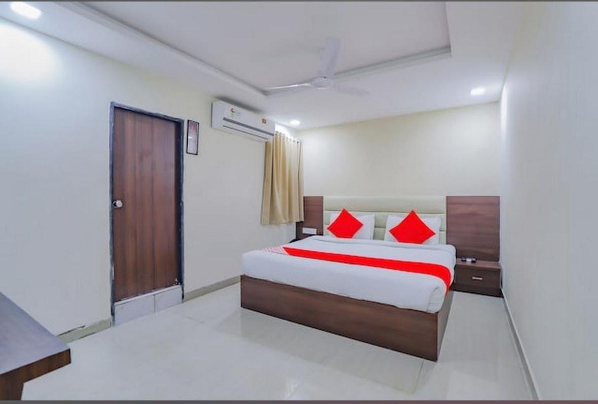 Hotel Greenwood Ahmedabad Exterior photo