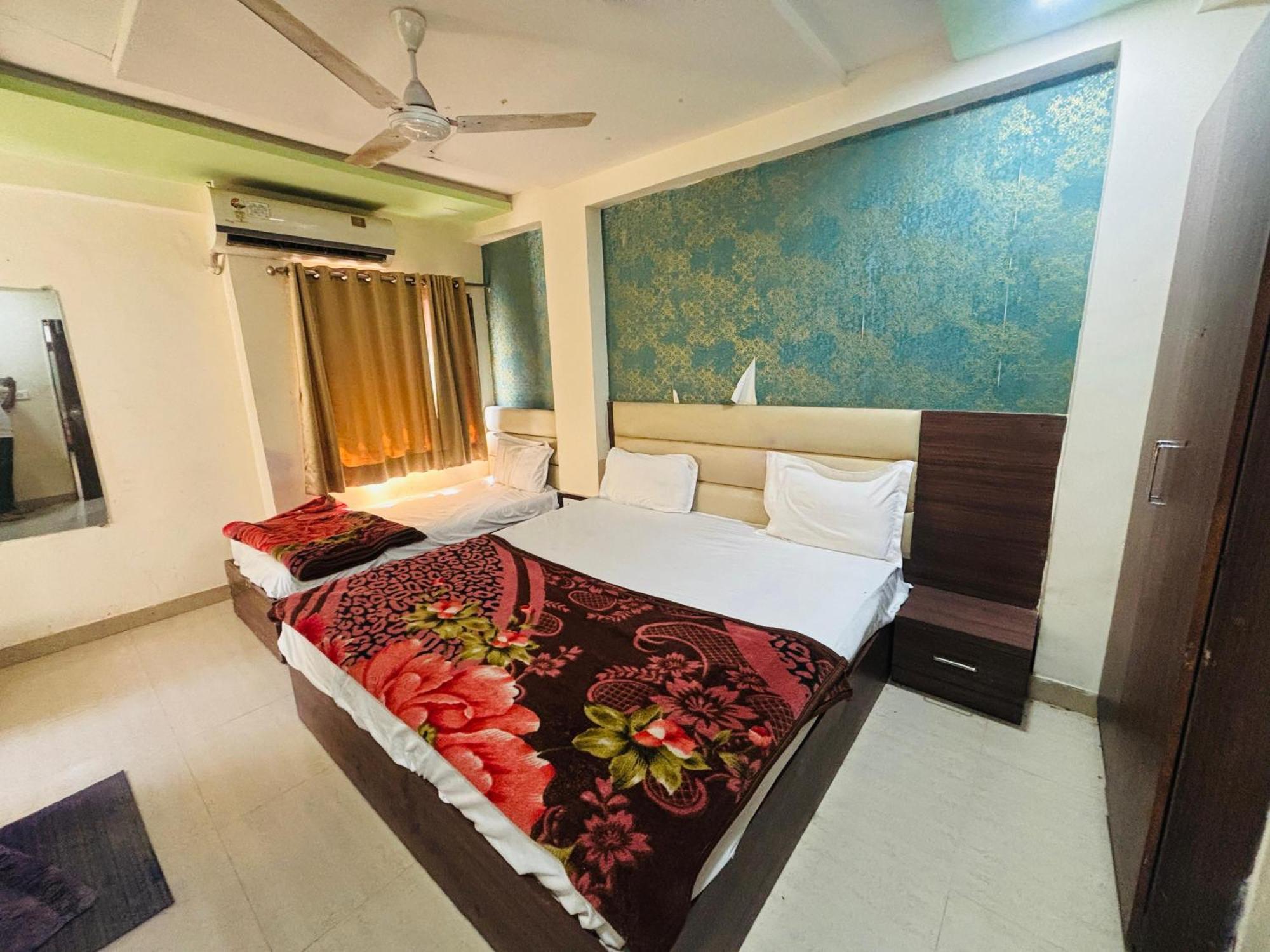 Hotel Greenwood Ahmedabad Exterior photo